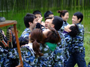 優(yōu)勝國(guó)貿(mào)組織員工進(jìn)行戶外拓展活動(dòng)